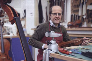 Un artisan luthier en centre-ville - Nicolas Démarais - agazine Beaux-Quartiers - été 2013